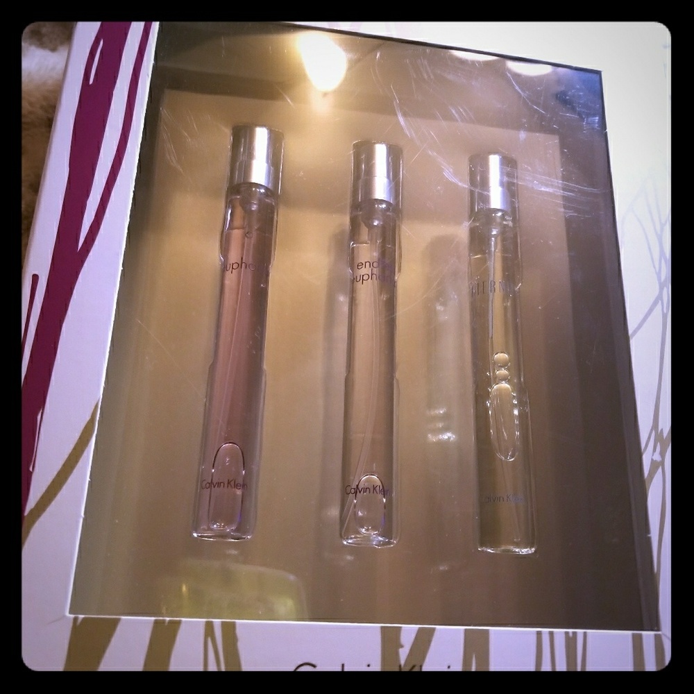 SOLD.....Calvin Klein 3 set small perfume